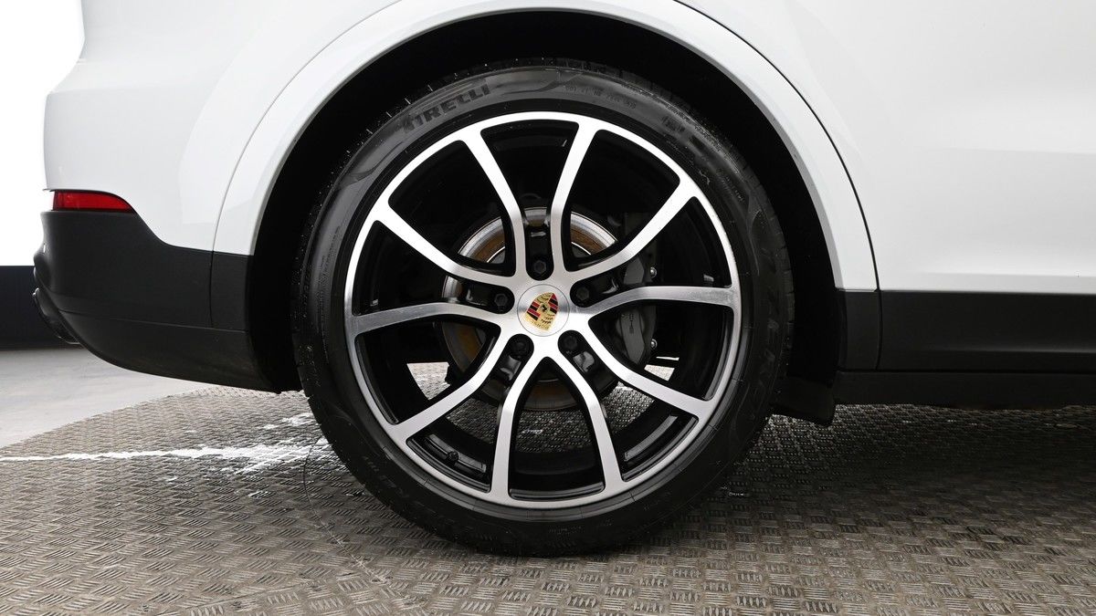 Porsche Cayenne Image 9