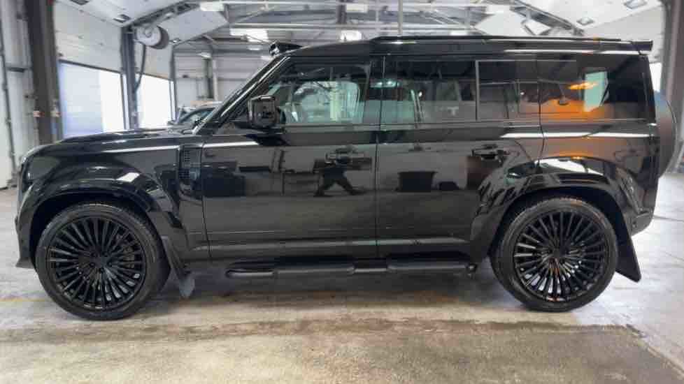 More views of Land Rover Defender 110