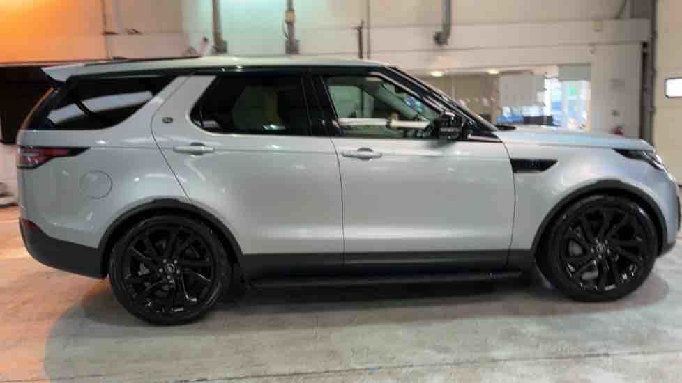 More views of Land Rover Discovery