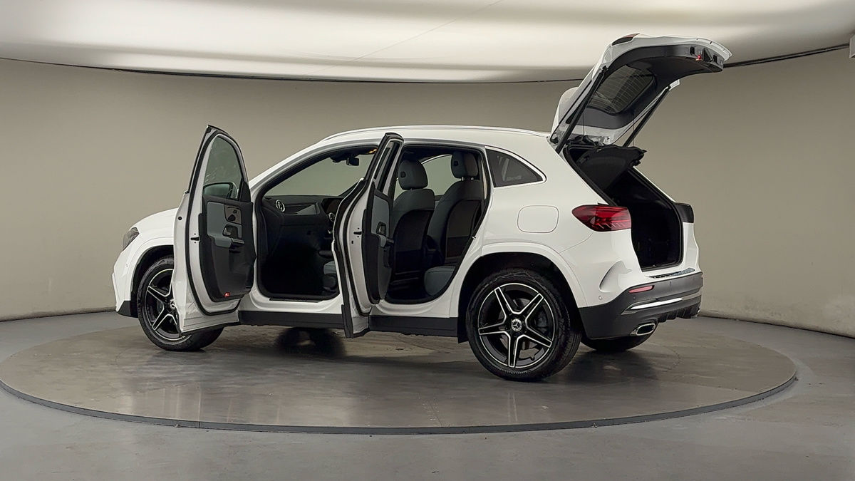 More views of Mercedes-Benz GLA