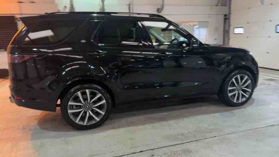 More views of Land Rover Discovery