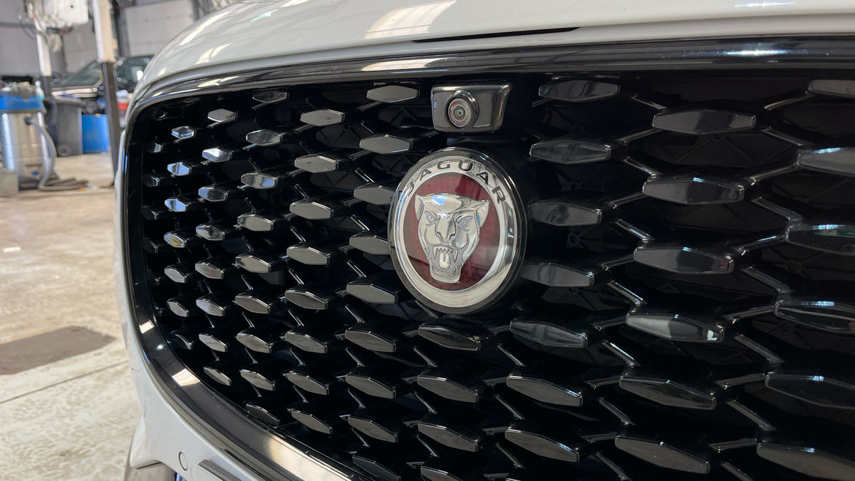 Jaguar F-PACE Image 20