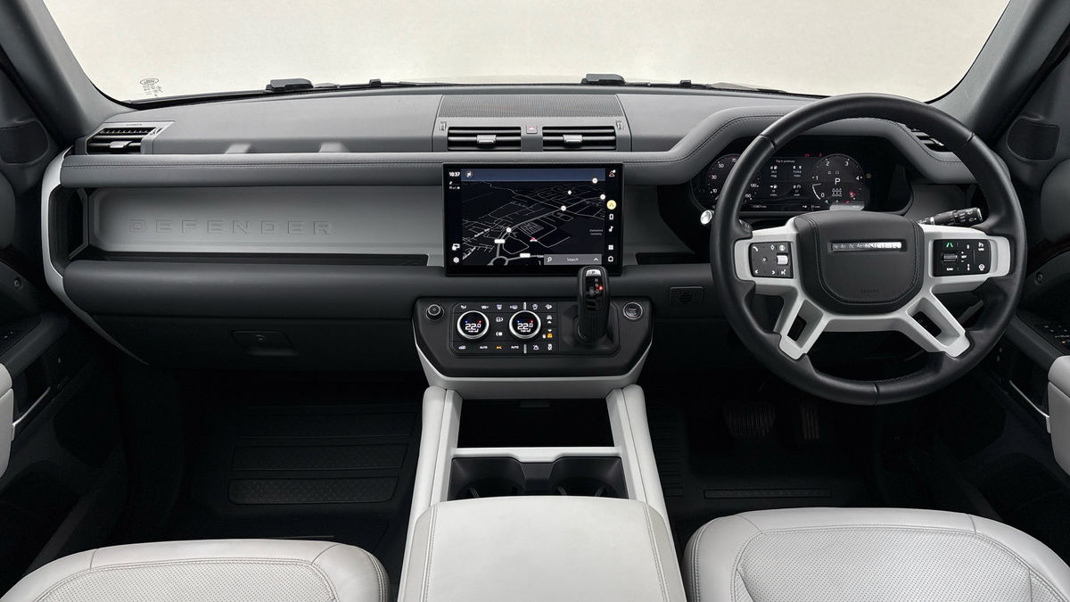 Land Rover Defender 130 Urban Image 12