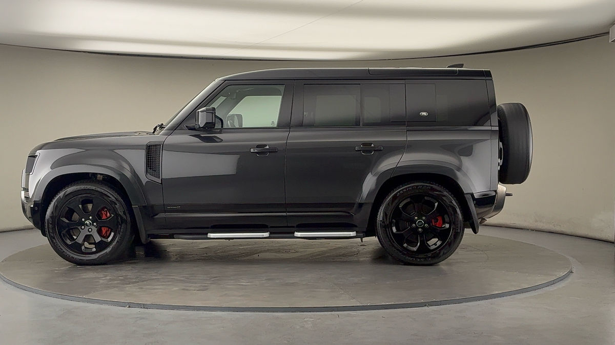 Land Rover Defender 110 Image 15