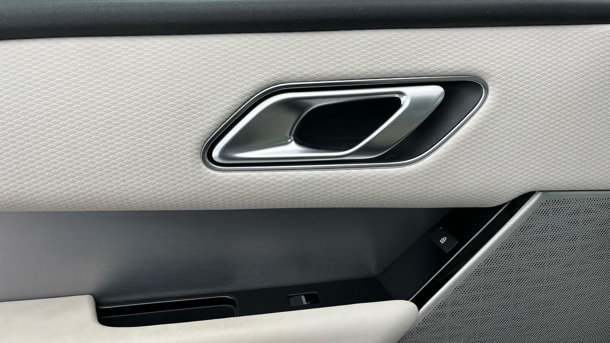 Land Rover Range Rover Velar Image 19