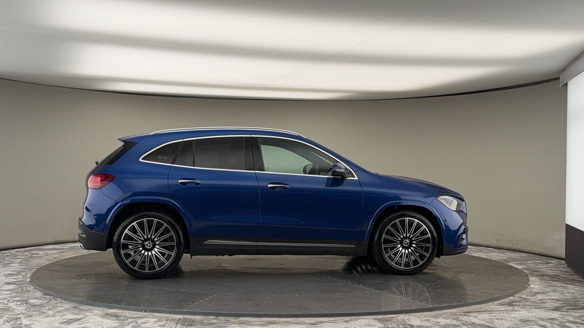 More views of Mercedes-Benz GLA