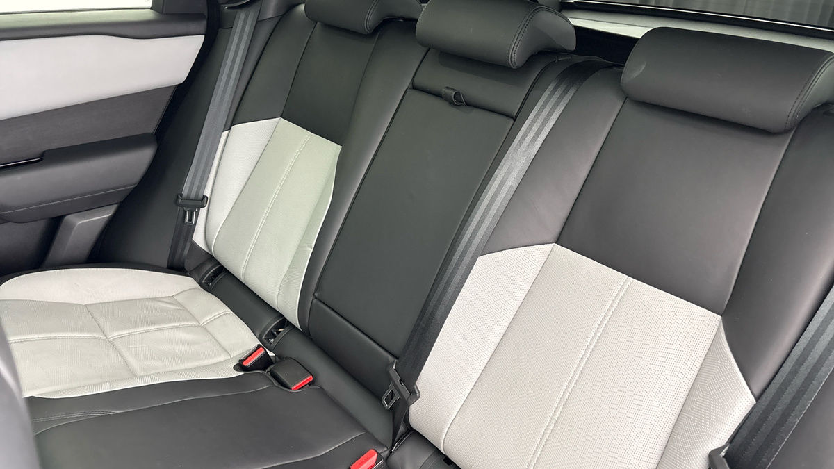 Land Rover Range Rover Velar Image 8