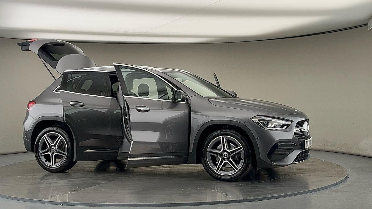 More views of Mercedes-Benz GLA