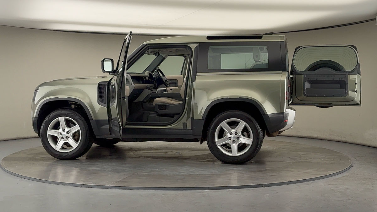 More views of Land Rover Defender 90