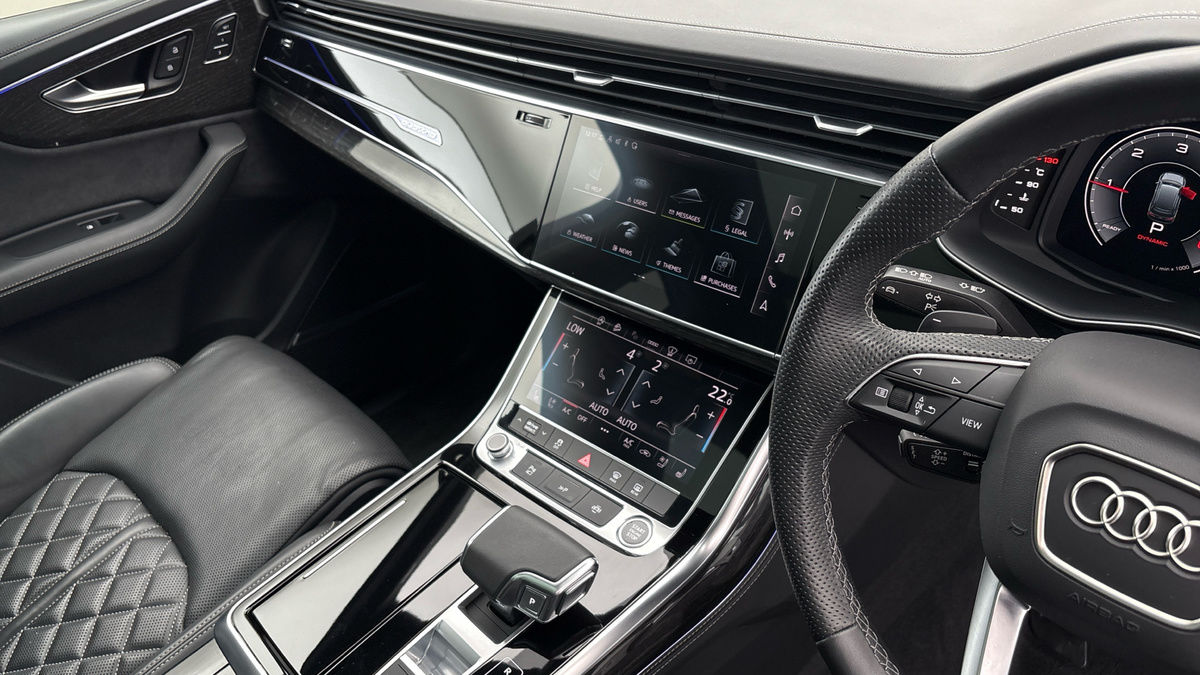 Audi Q7 Image 18