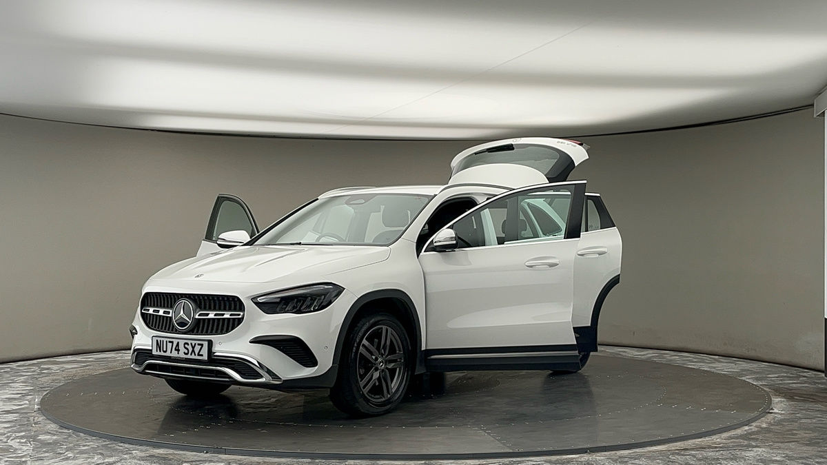 More views of Mercedes-Benz GLA