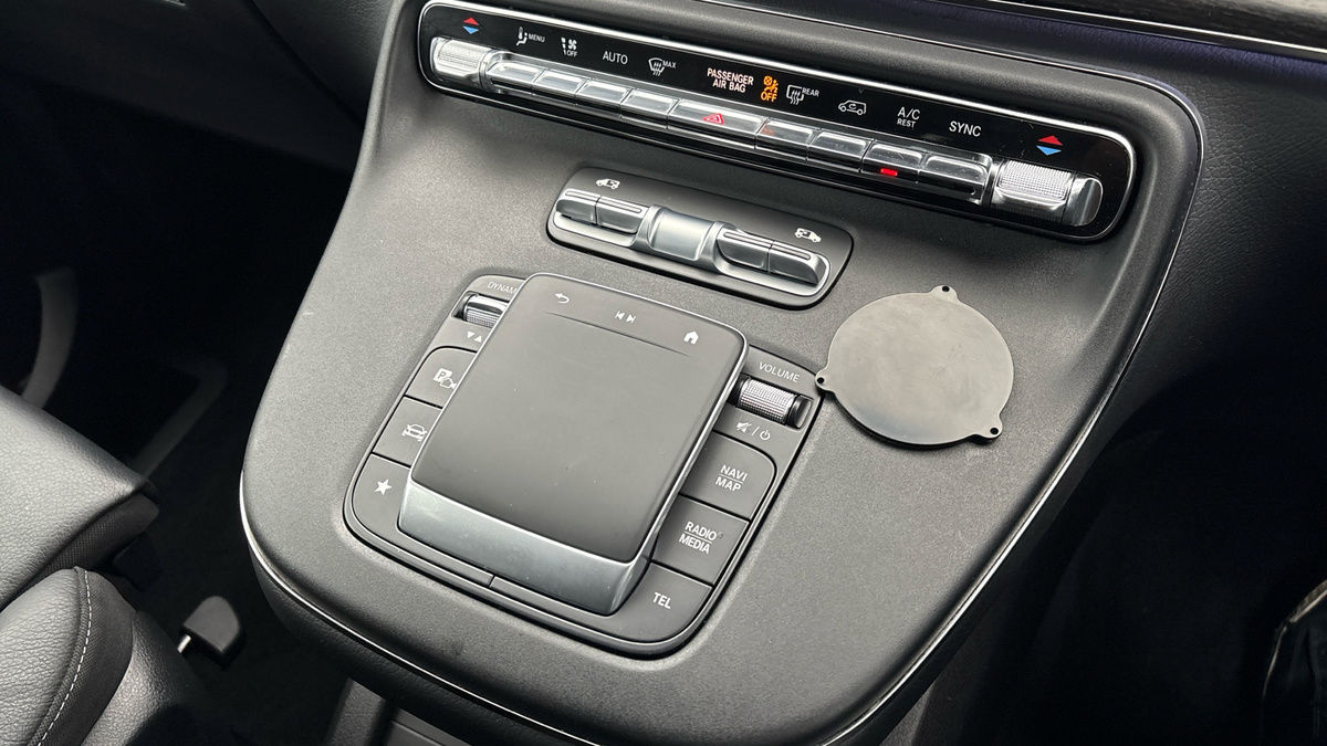 Mercedes-Benz V Class Image 25
