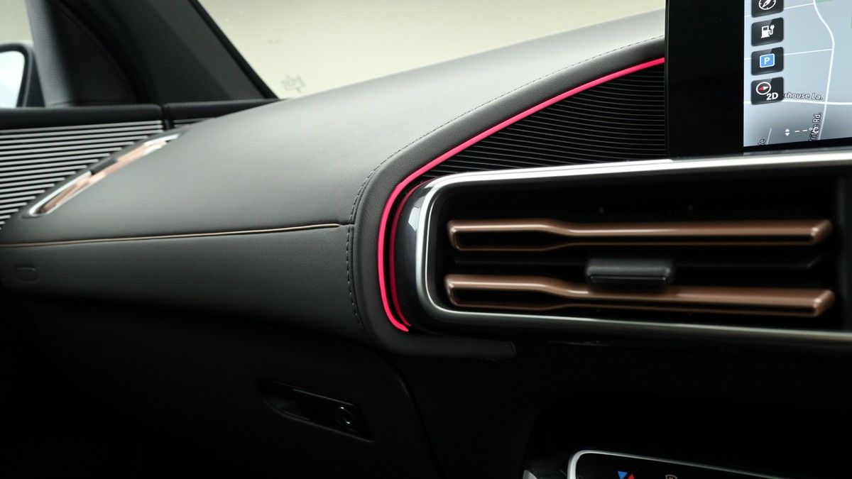 Mercedes-Benz EQC Image 31