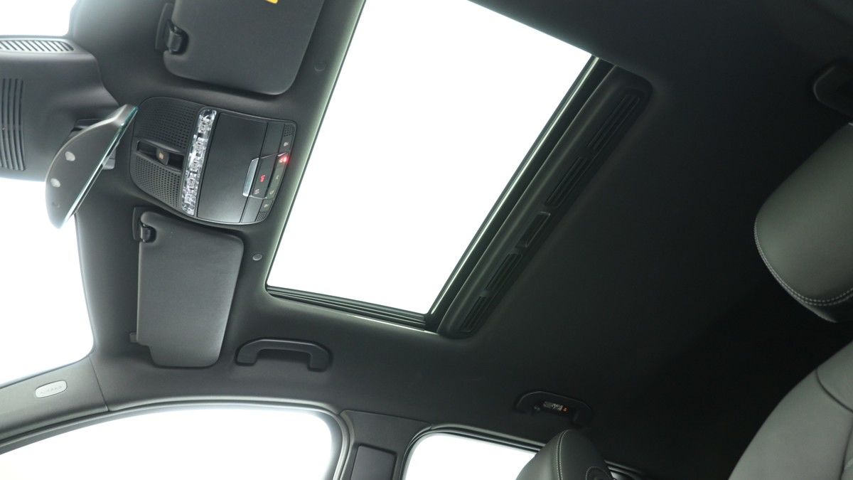 Mercedes-Benz EQC Image 3