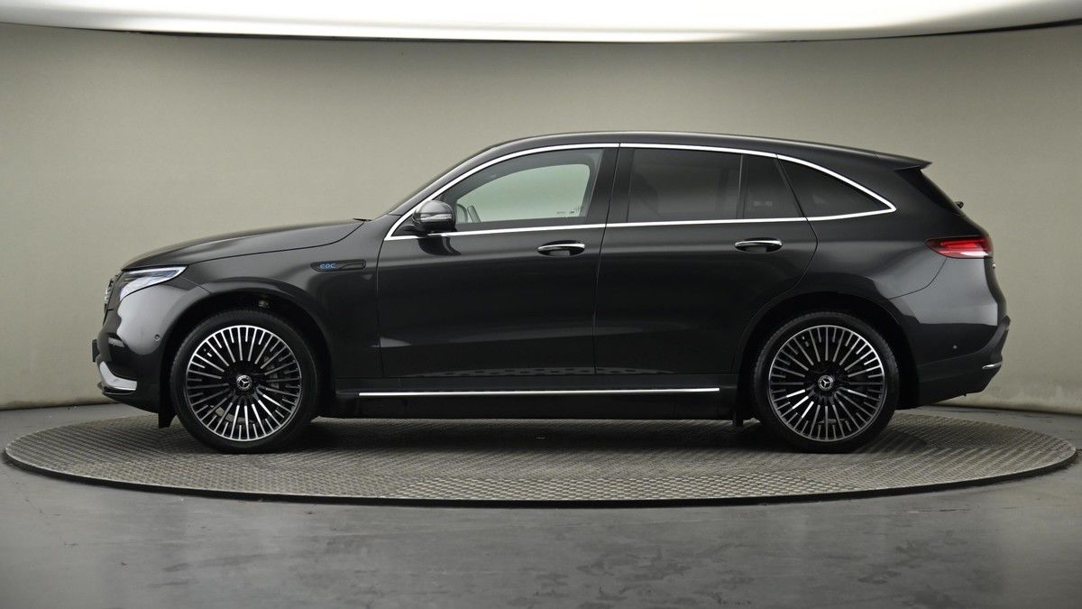 Mercedes-Benz EQC Image 17