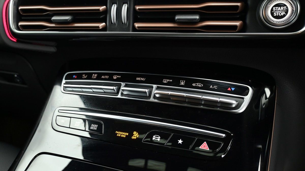 Mercedes-Benz EQC Image 29