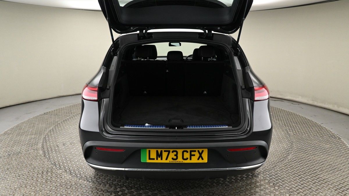 Mercedes-Benz EQC Image 23