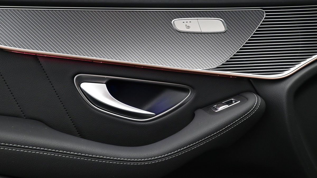 Mercedes-Benz EQC Image 35