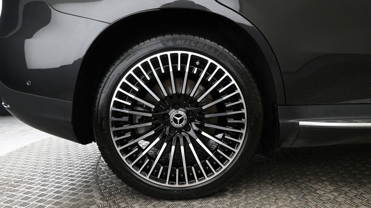 Mercedes-Benz EQC Image 25