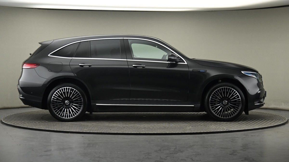 Mercedes-Benz EQC Image 11