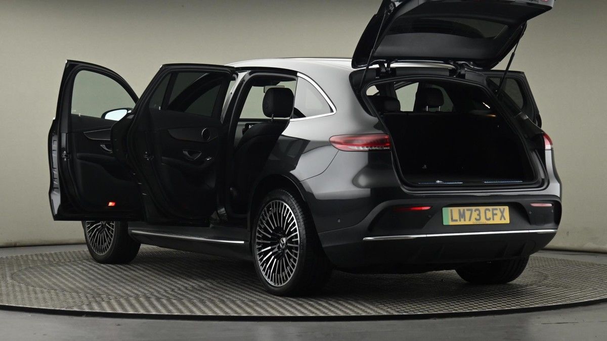 Mercedes-Benz EQC Image 21