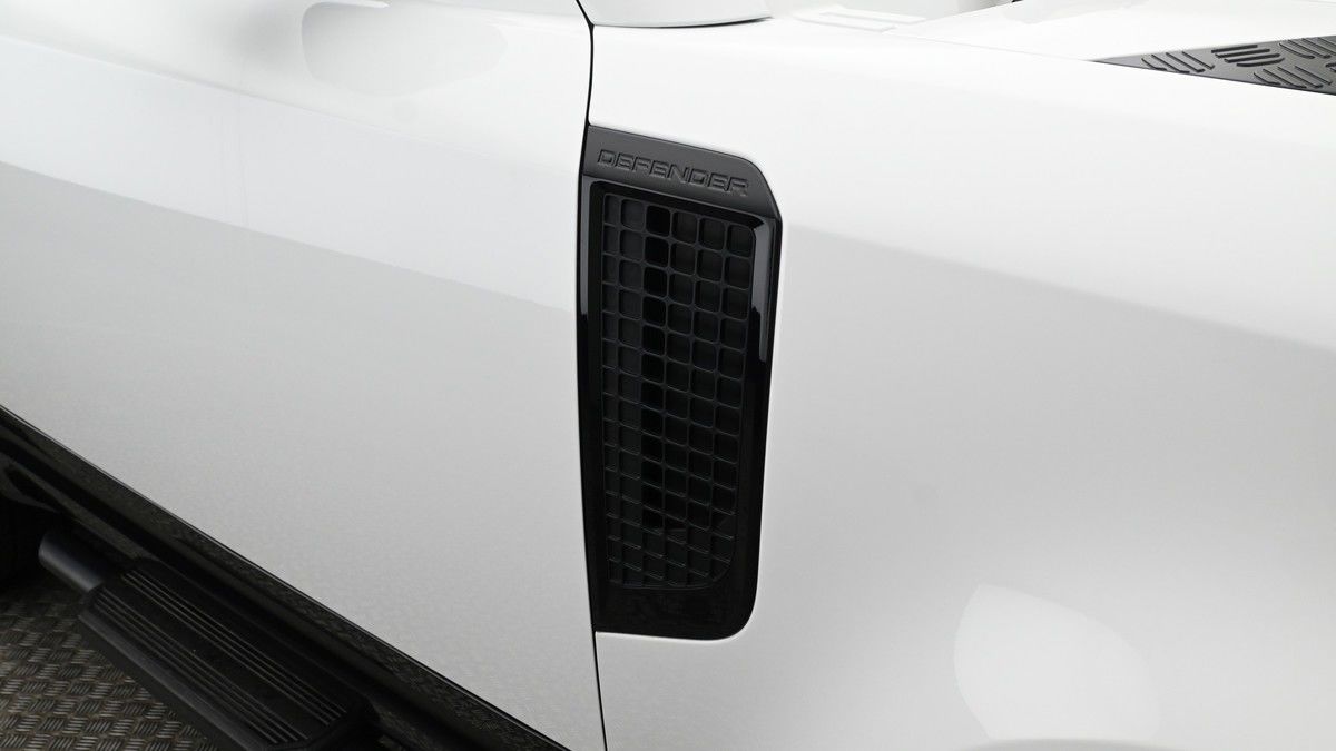 Land Rover Defender 90 Image 22