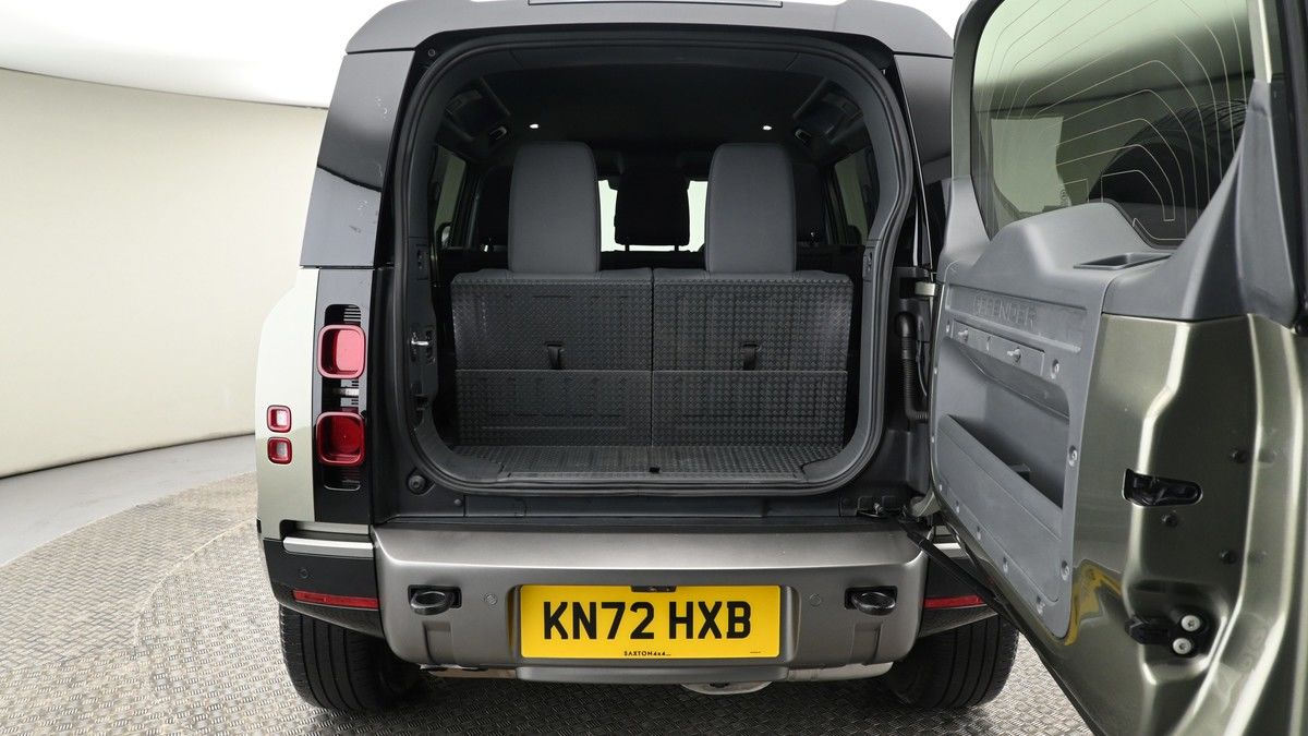 Land Rover Defender 110 Image 11