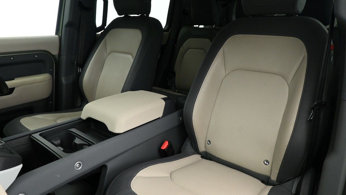 Land Rover Defender 110 Image 3