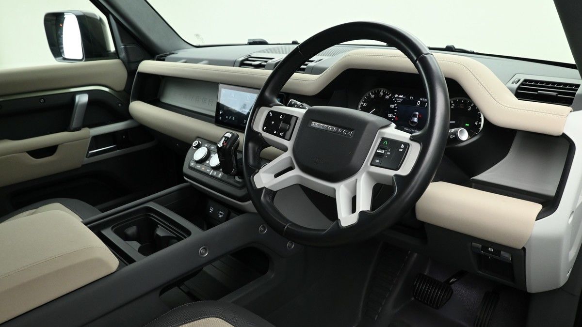 Land Rover Defender 110 Image 2