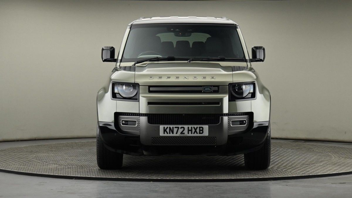 Land Rover Defender 110 Image 6