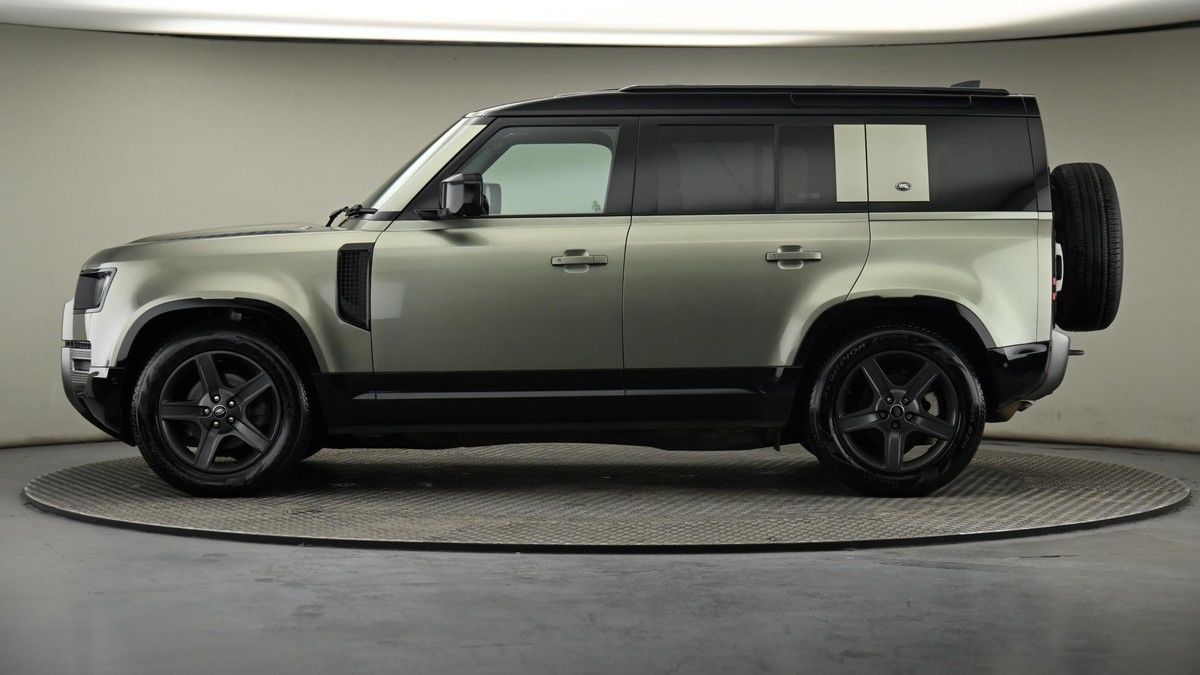 Land Rover Defender 110 Image 8