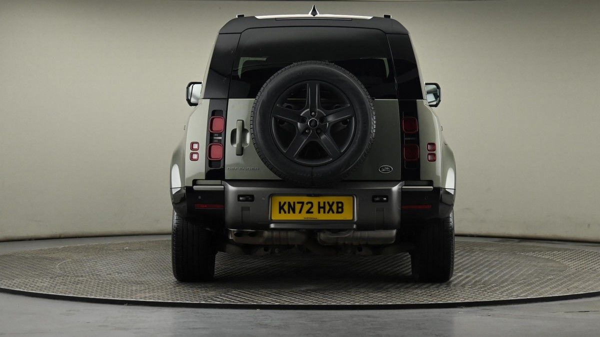 Land Rover Defender 110 Image 7
