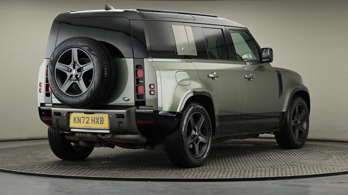 Land Rover Defender 110 Image 23