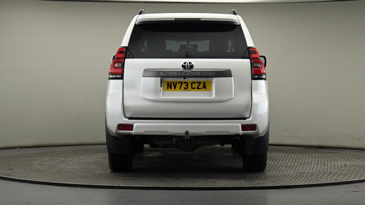 Toyota Land Cruiser Image 10