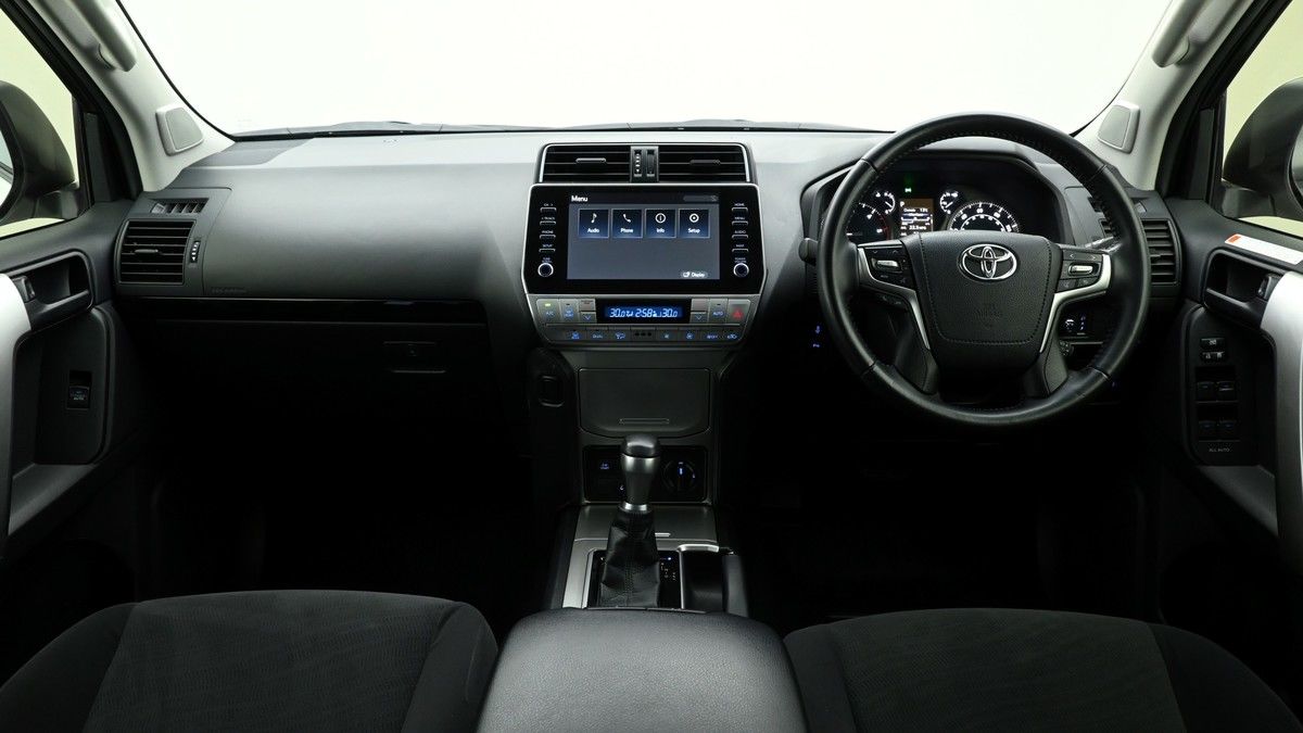 Toyota Land Cruiser Image 11