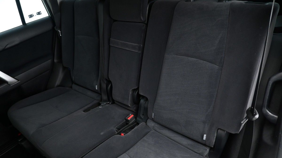 Toyota Land Cruiser Image 4