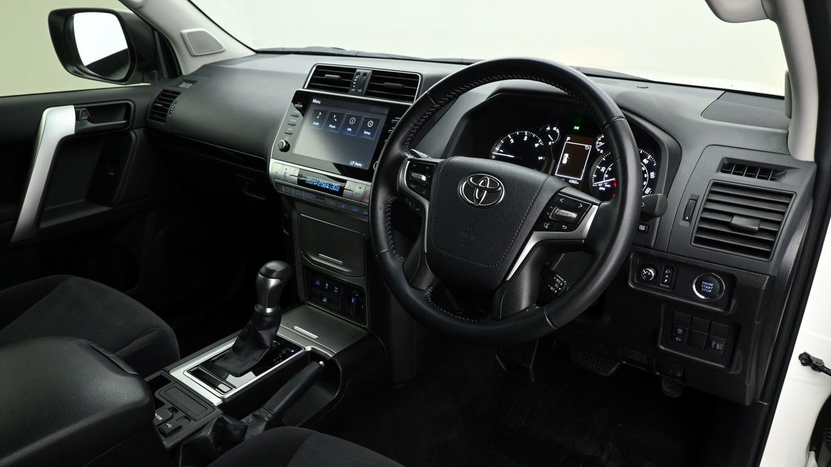 Toyota Land Cruiser Image 2
