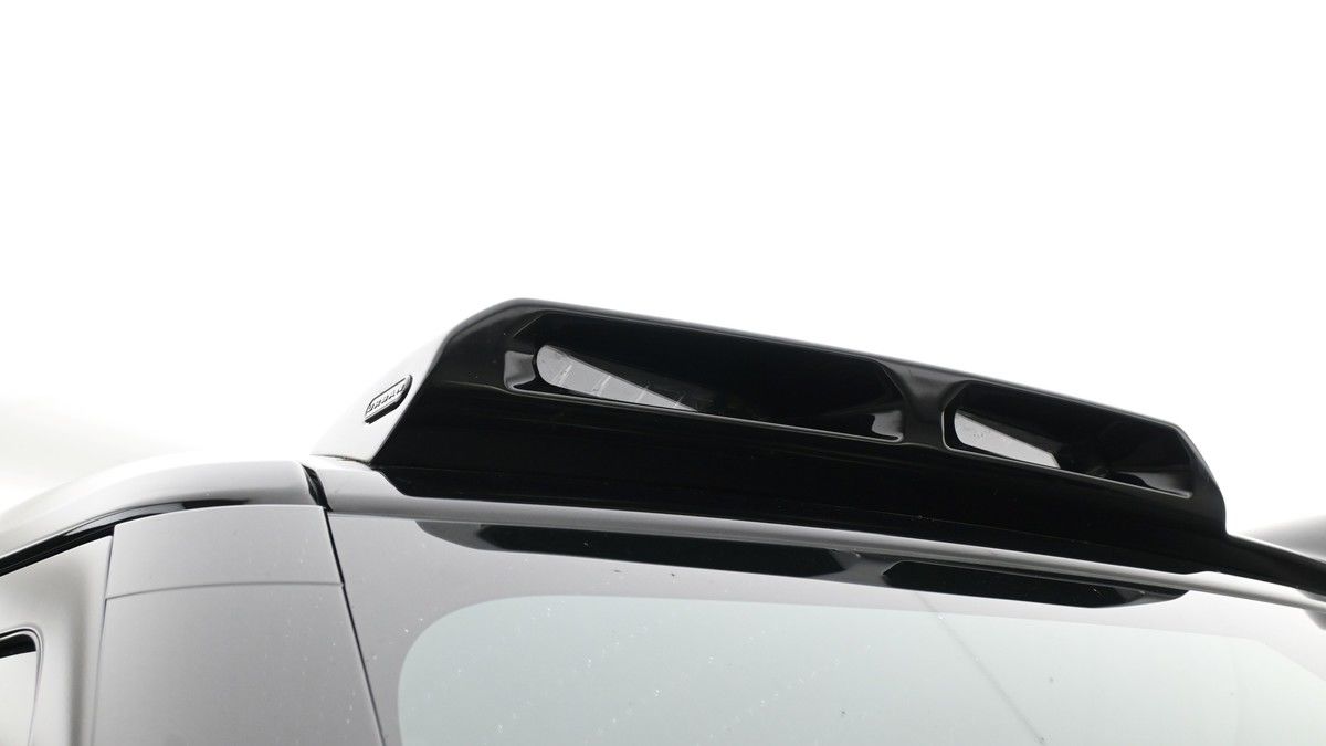 Land Rover Defender 110 Image 18