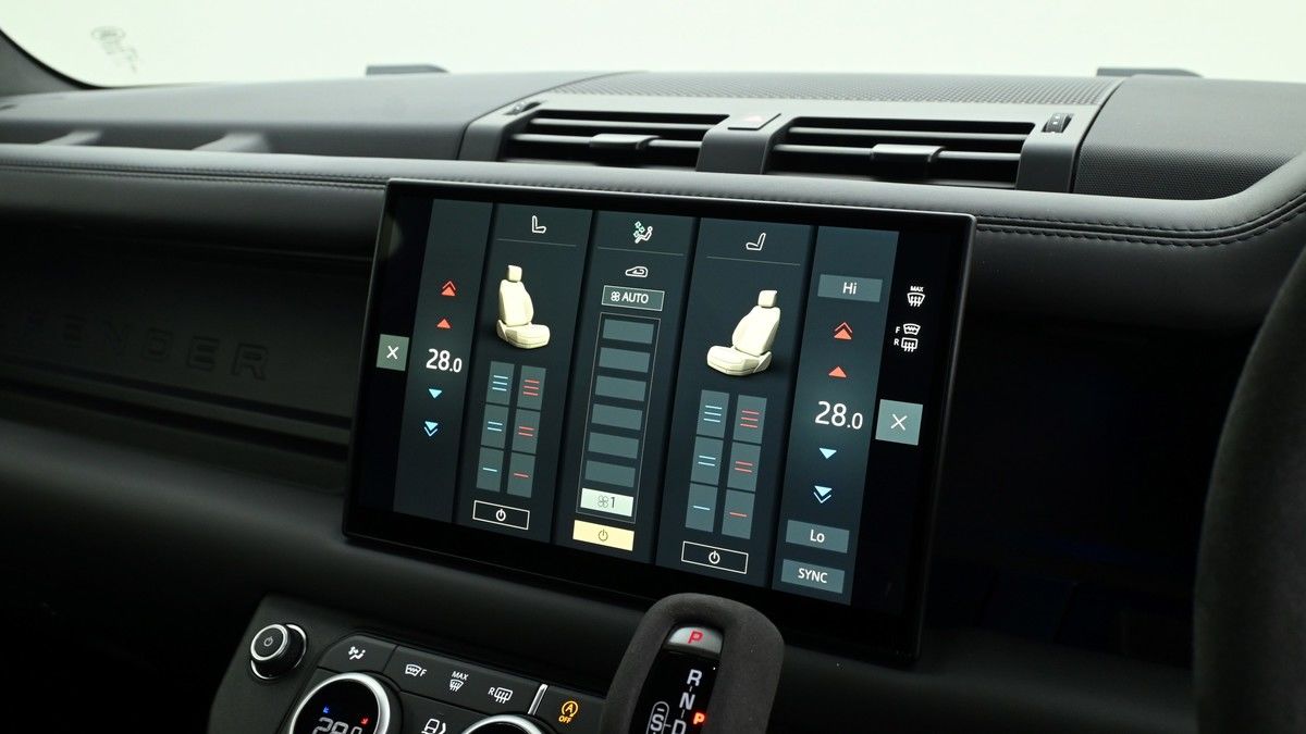 Land Rover Defender 110 Image 13
