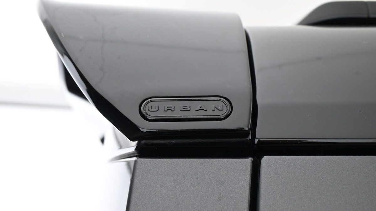Land Rover Defender 110 Image 21