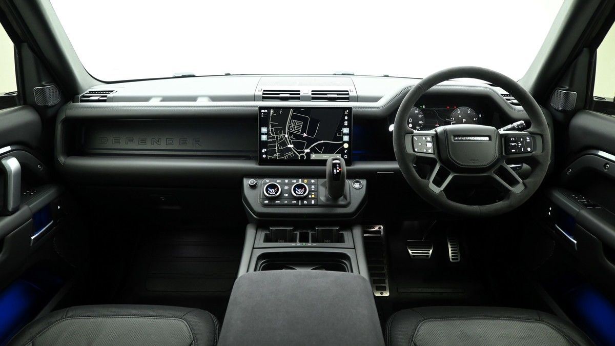 Land Rover Defender 110 Image 24