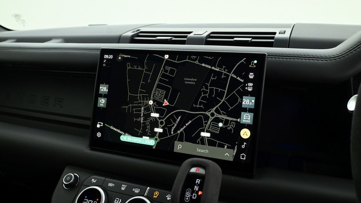 Land Rover Defender 110 Image 14
