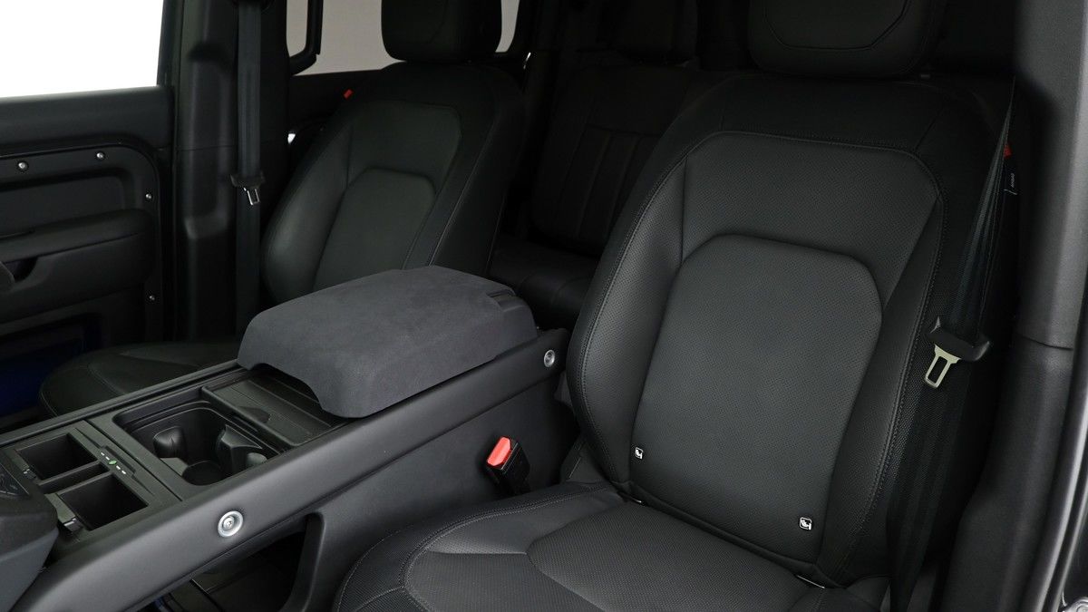Land Rover Defender 110 Image 3