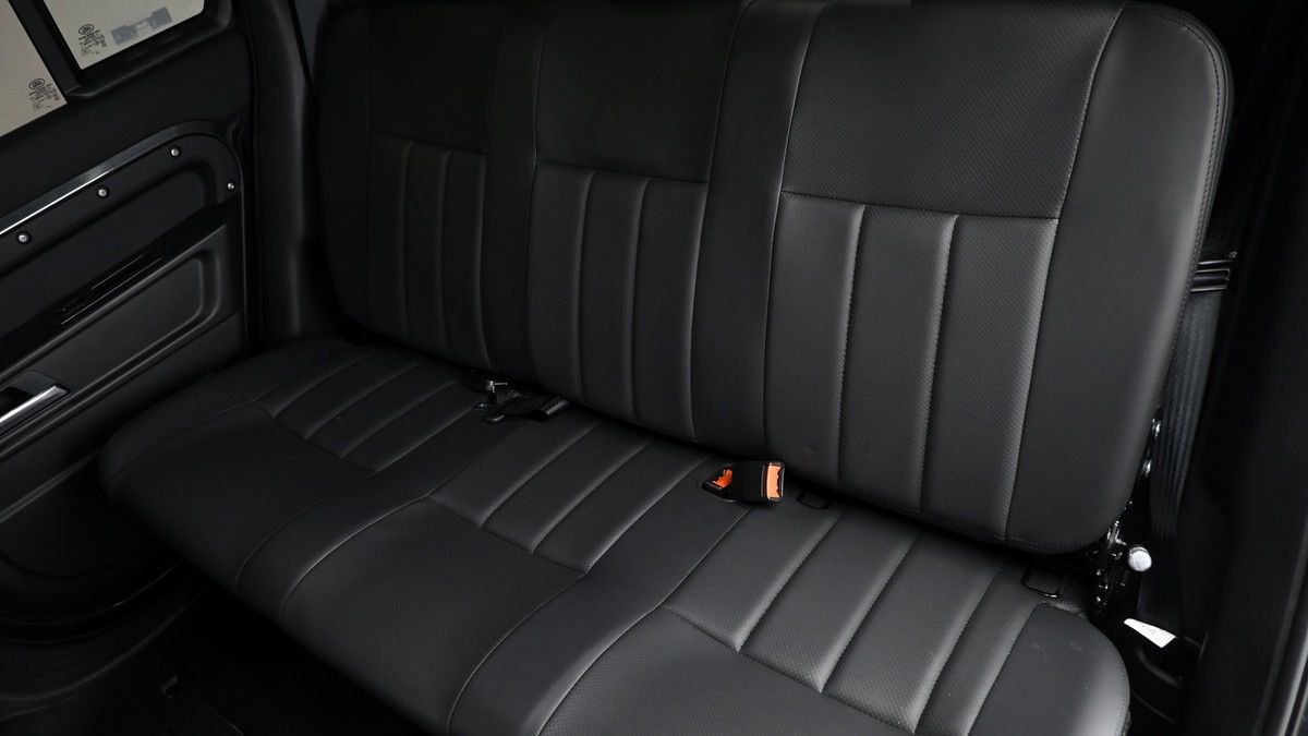 Land Rover Defender 110 Image 4