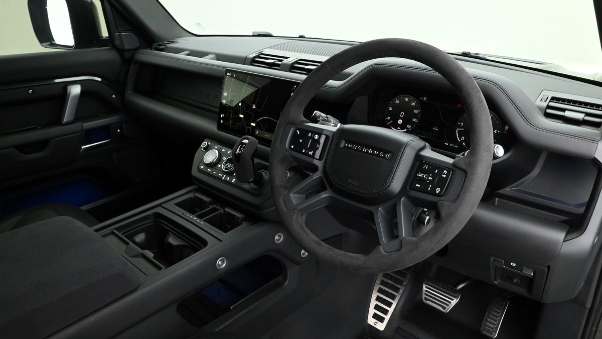 Land Rover Defender 110 Image 2