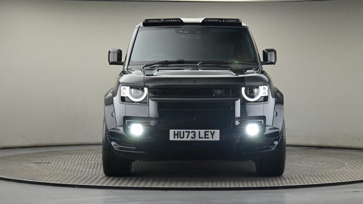 Land Rover Defender 110 Image 6