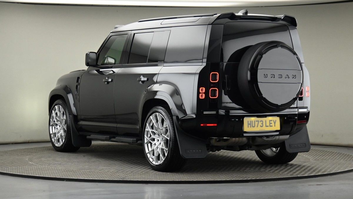 Land Rover Defender 110 Image 29