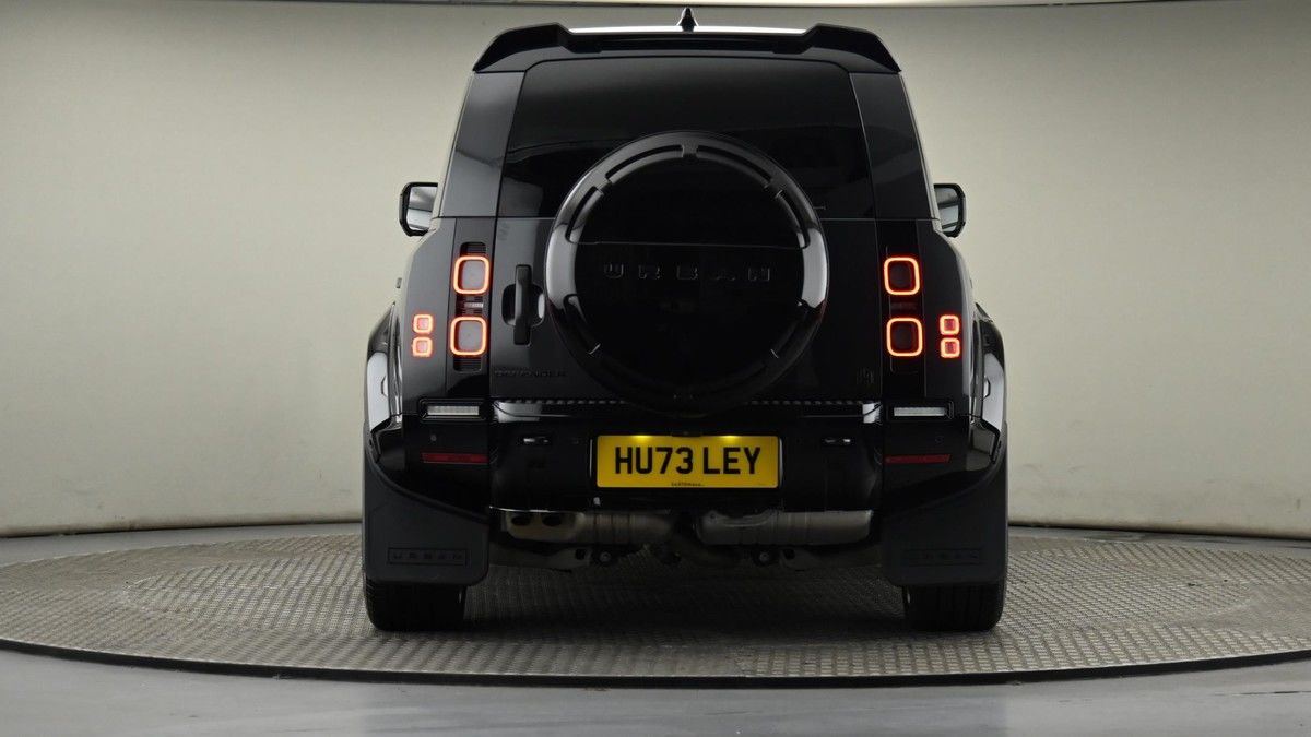 Land Rover Defender 110 Image 7