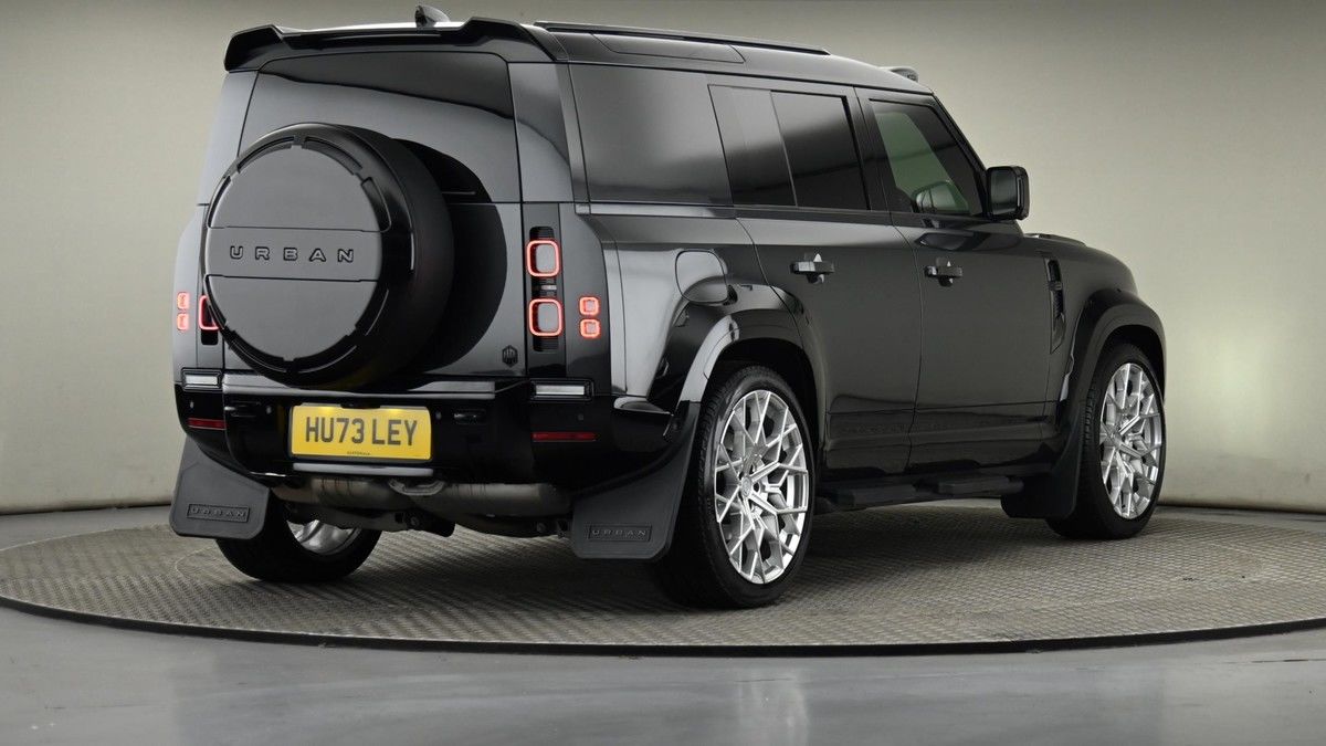 Land Rover Defender 110 Image 10