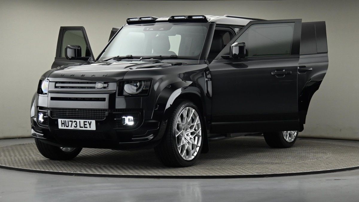 Land Rover Defender 110 Image 9
